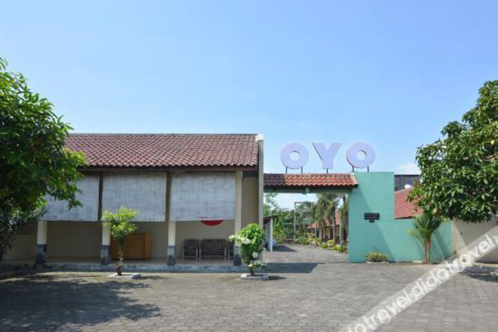 OYO 810 Idola Residence