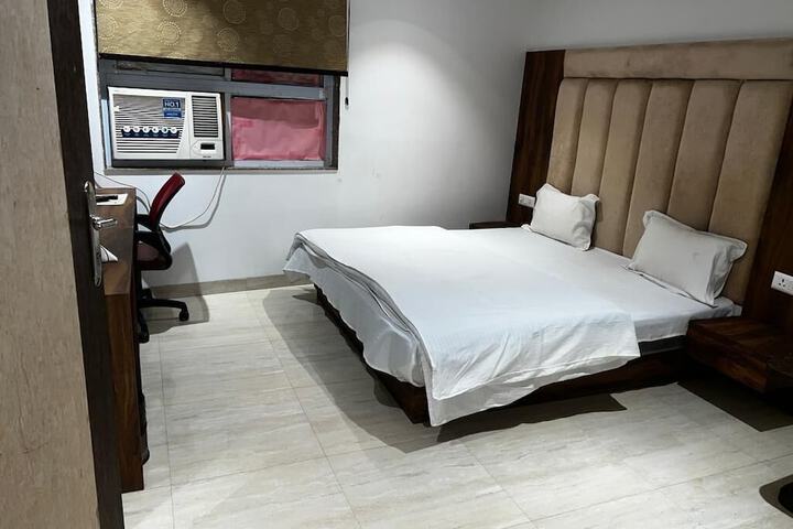 Room 3 of 26