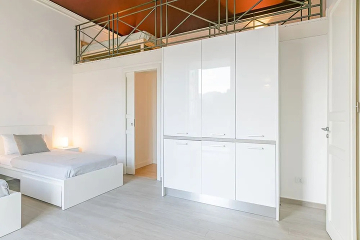Room 5 of 11