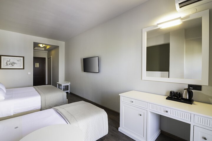 Room 18 of 37