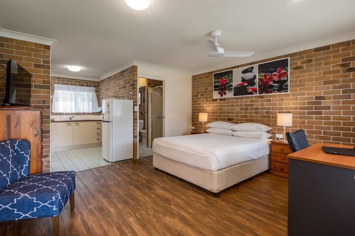 Room 9 of 33