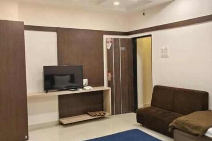 Room 5 of 14
