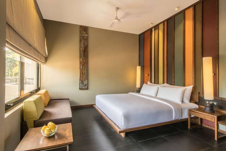 Room 4 of 37