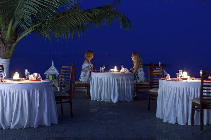 Dining 48 of 62