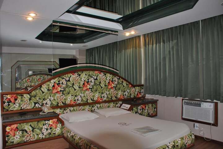 Room 16 of 34