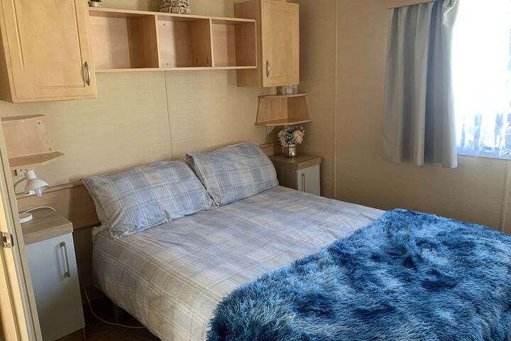 Room 4 of 16