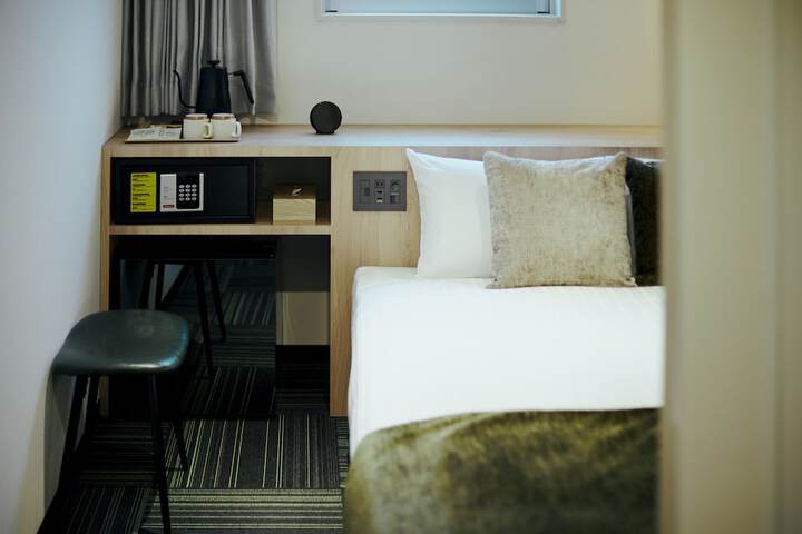Room 12 of 34
