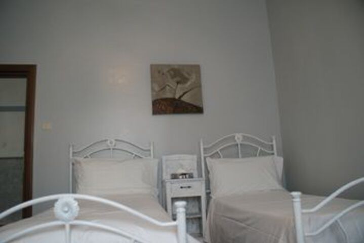 Room 4 of 12