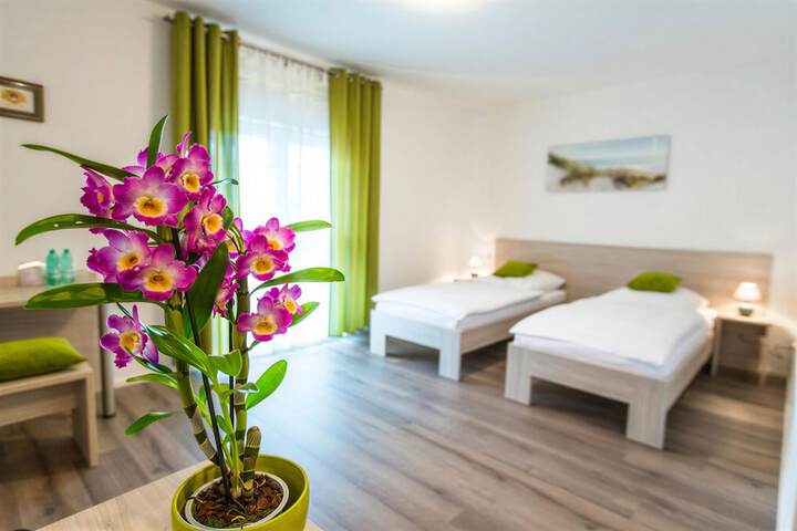 Room 5 of 20