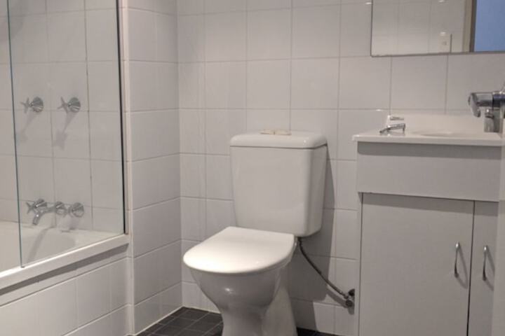 Room 6 of 8