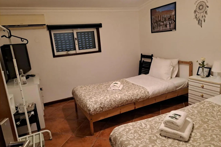 Room 4 of 15