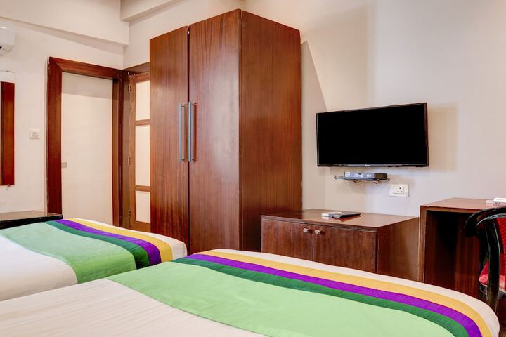 Room 12 of 33