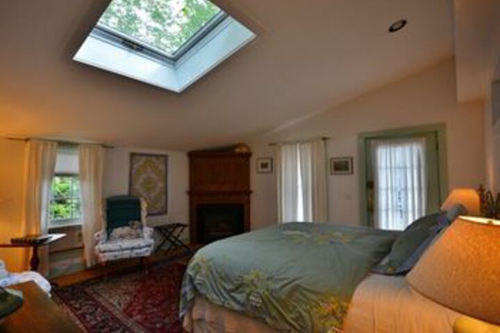 Room 16 of 33