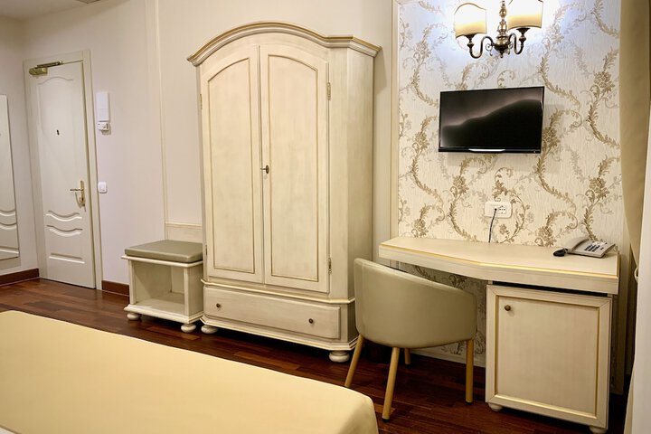 Room 13 of 112