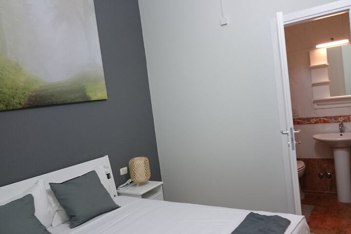 Room 5 of 48