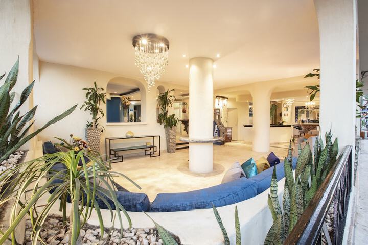 Entrance & Lobby