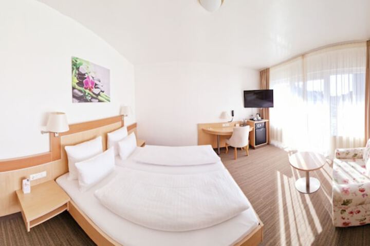 Room 2 of 53