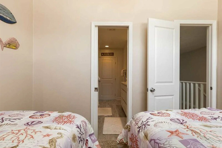 Room 2 of 8
