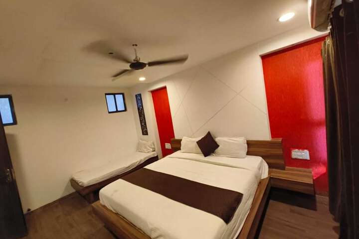 Room 6 of 14