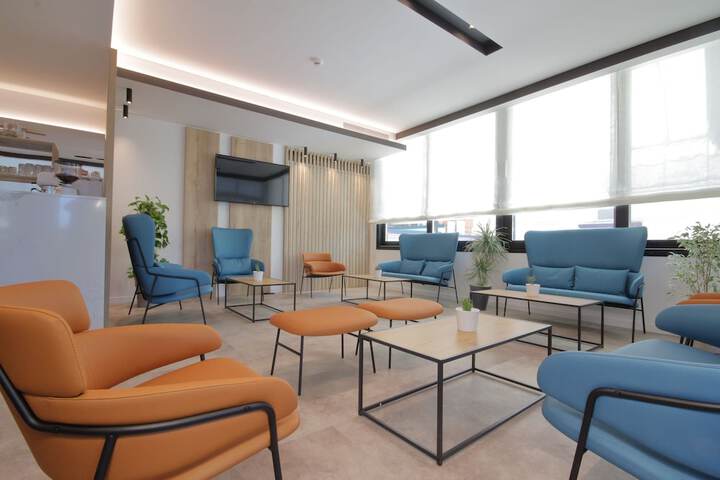 Lobby lounge