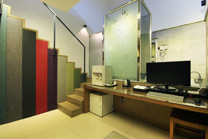 Room 11 of 47