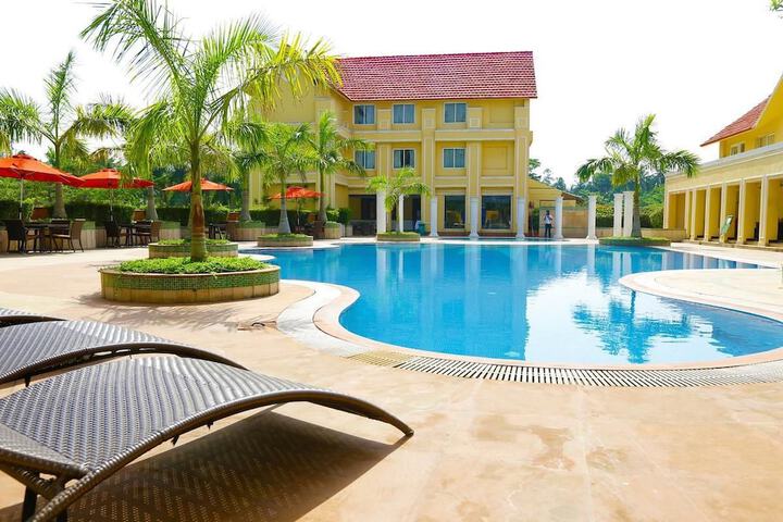 Pool Hotel