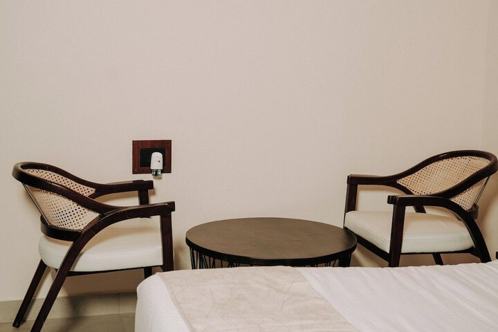 Room 8 of 28