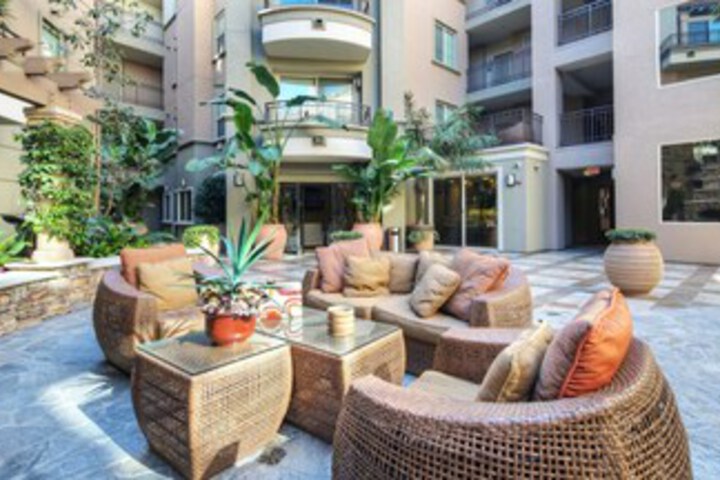 Hotel Exterior 11 of 28