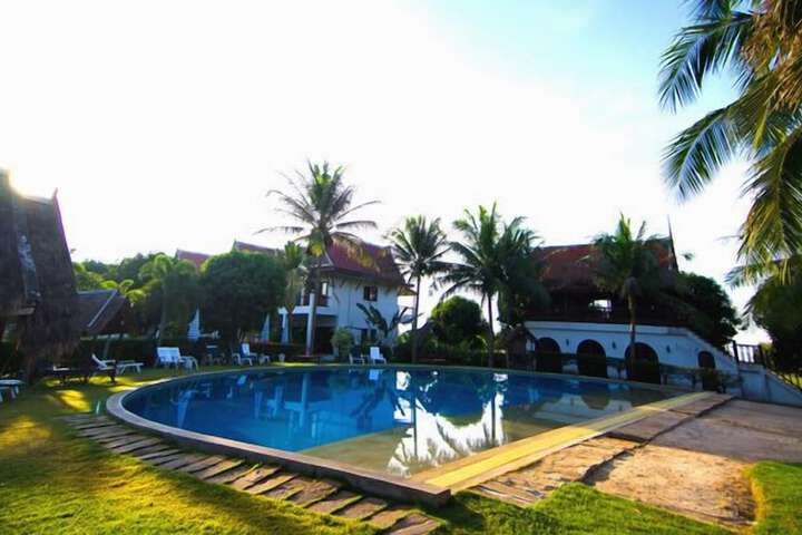 Hotel Pool