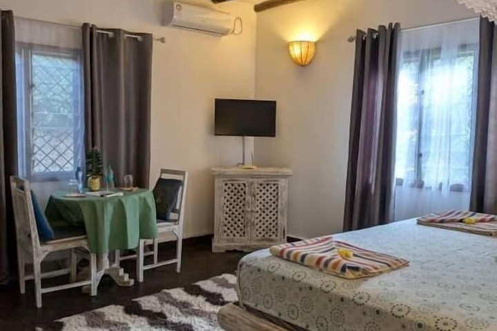Room 4 of 40