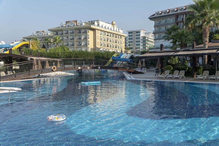 Hotel Pool
