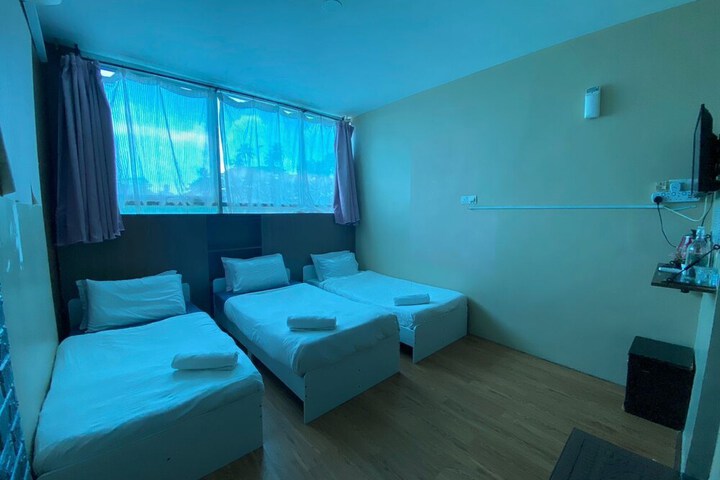Room 6 of 14