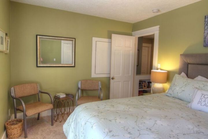 Room 4 of 16