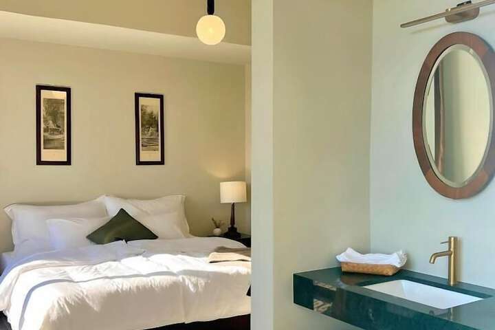 Room 3 of 17