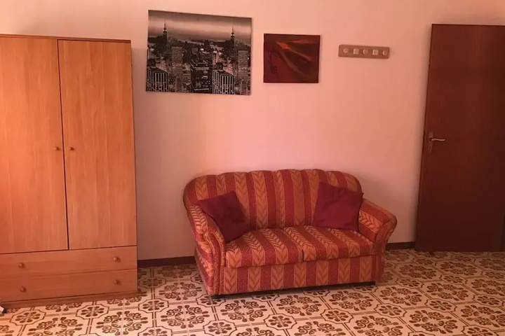 Room 3 of 20