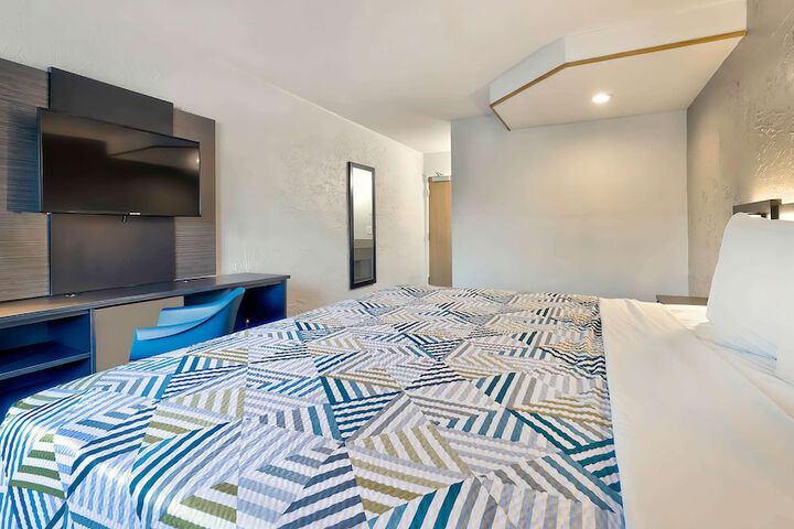 1 King Bed (6 of 6)