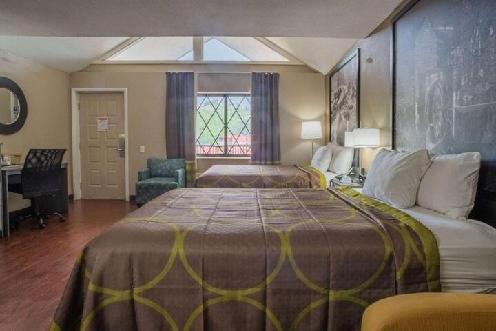 2 Queen Beds Oversized Room (9 of 15)