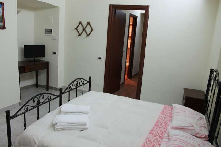 Room 6 of 38