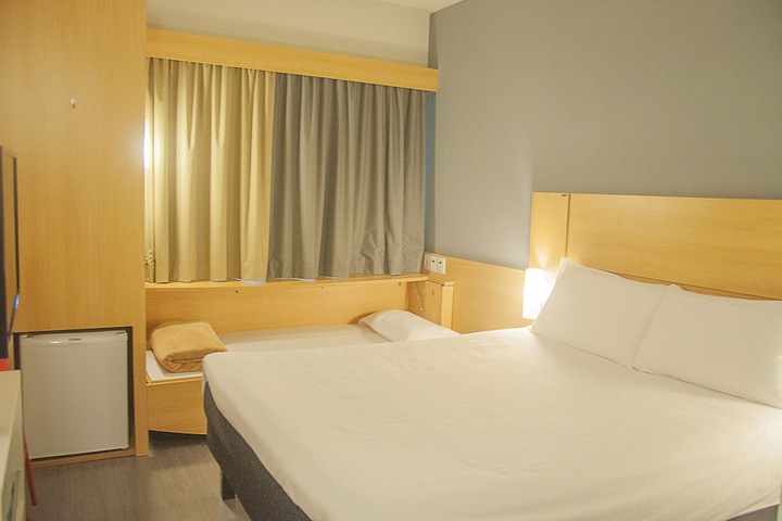 Room 4 of 34
