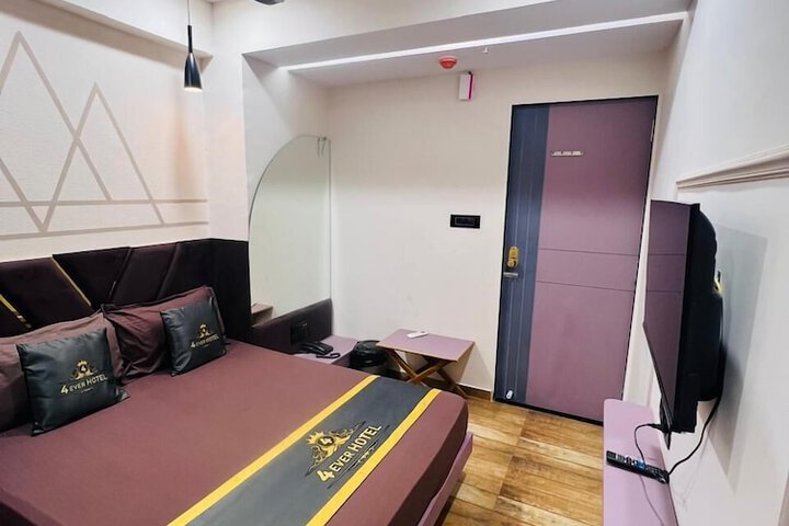 Room 13 of 23