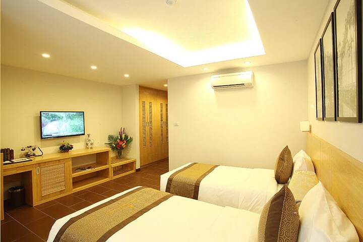 Room 6 of 112
