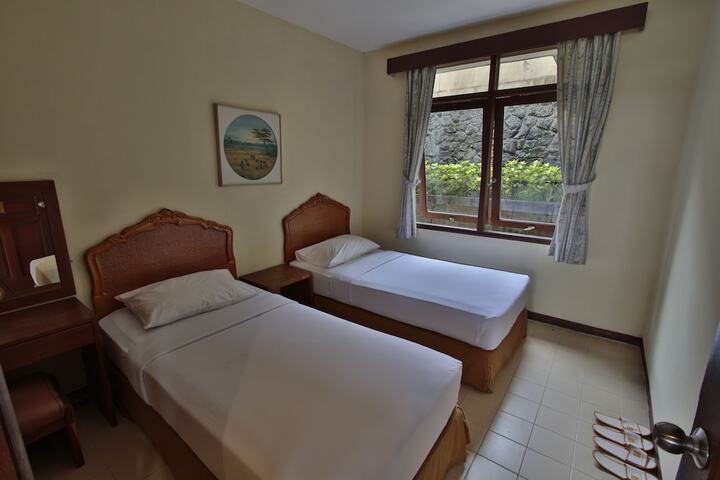 Room 5 of 35