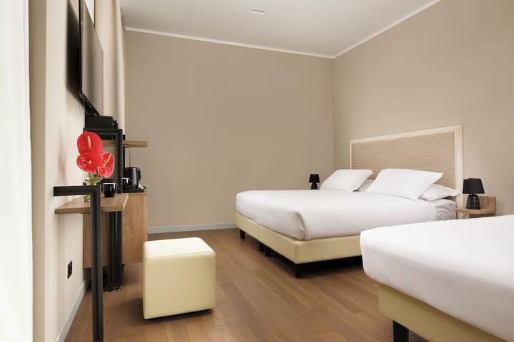 Room 7 of 16
