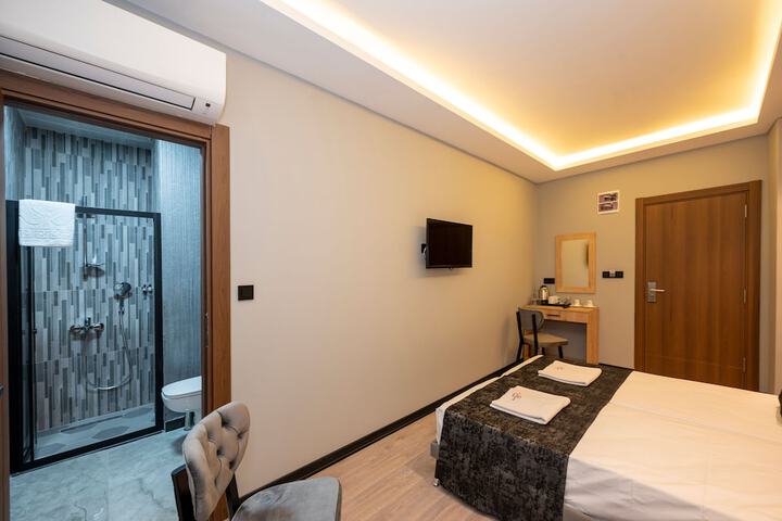 Room 11 of 12