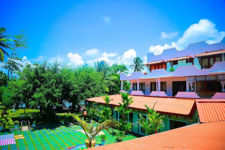WHITE HOUSE HOTEL KOSGODA