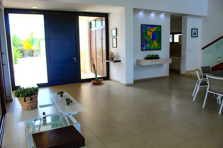 Room 6 of 28
