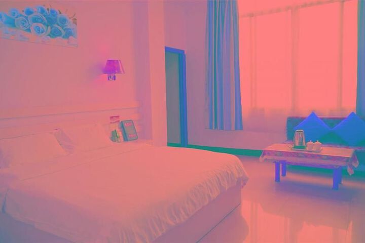Room 25 of 28