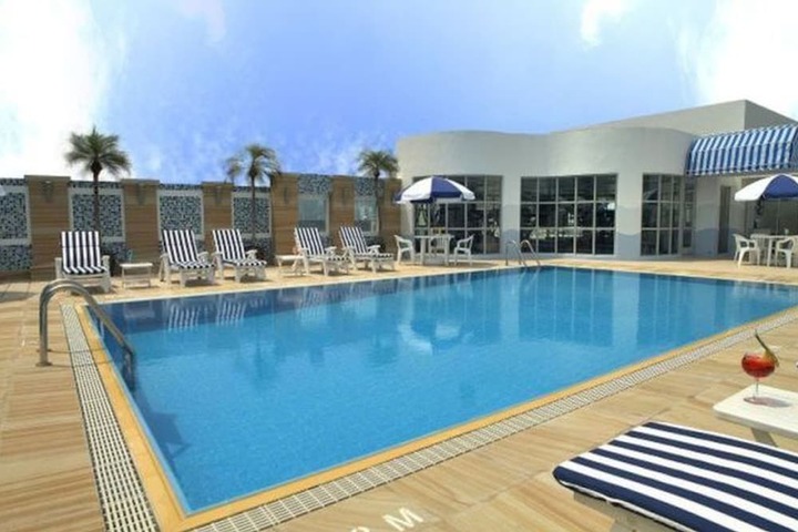 Pools & Facilities