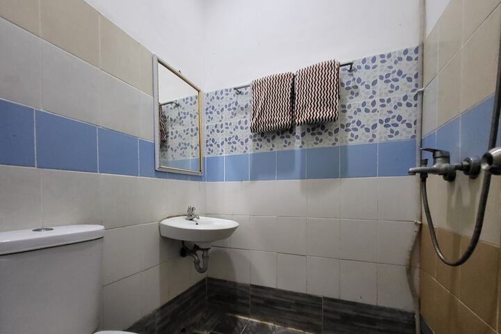 Room 7 of 12