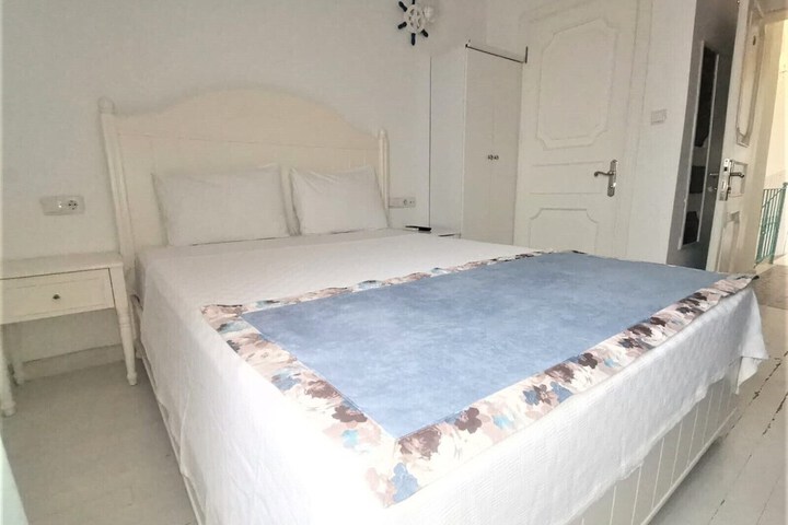 Room 1 of 6
